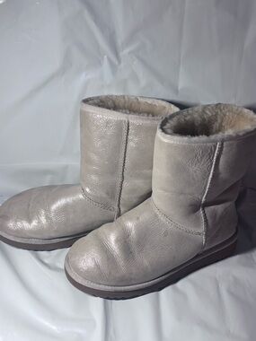 UGG Short Shearling Boots in Light Gray